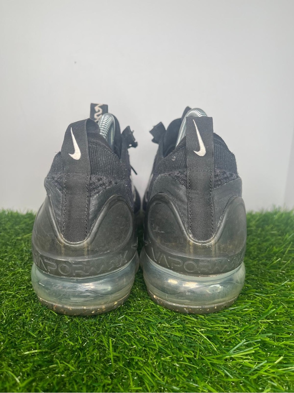Nike Air VaporMax Flyknit Women’s Size 10 Black White Running Shoes Sneakers - Picture 4 of 8